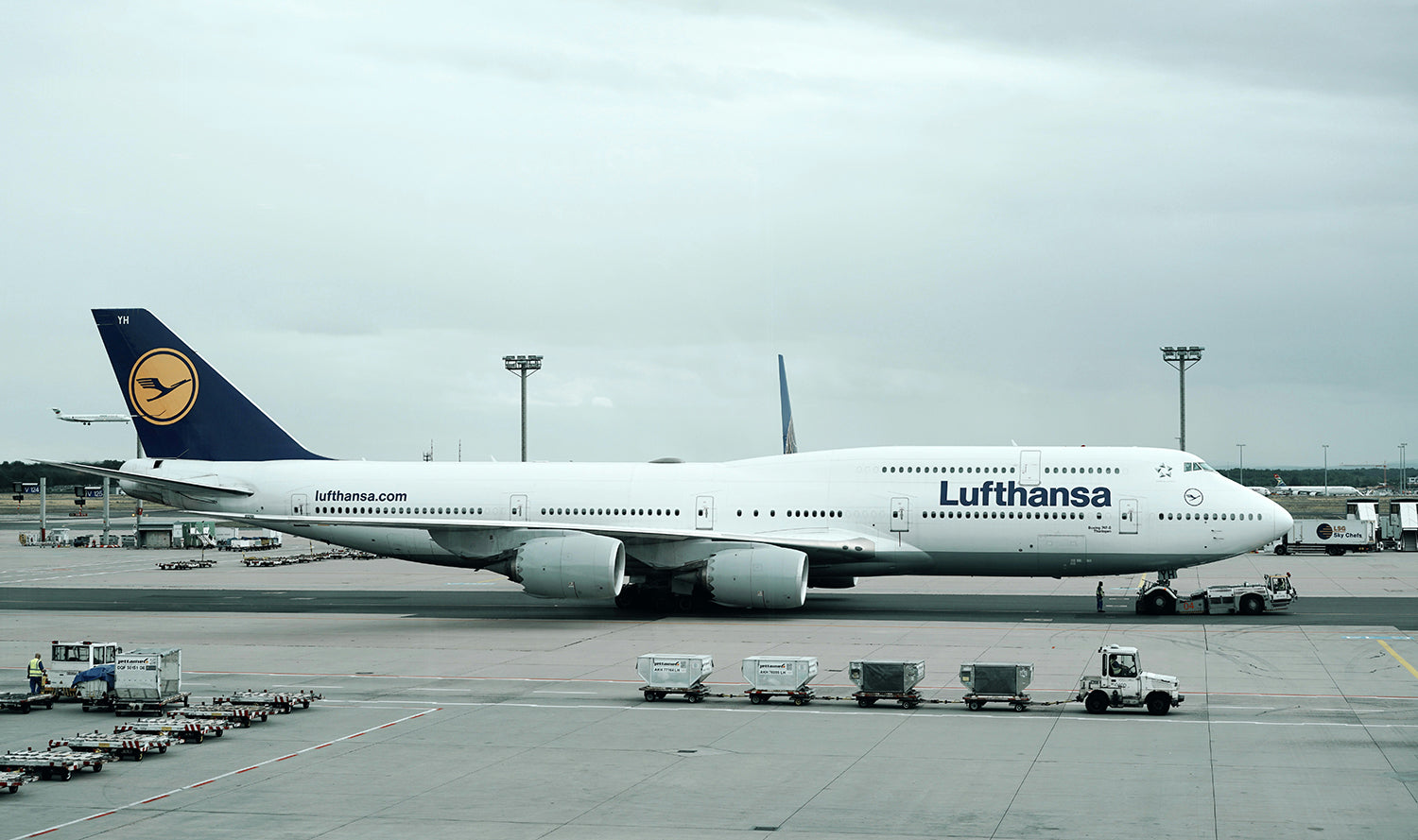 Mastering Lufthansa's Baggage Policy: Sizes, Weights, and Fees