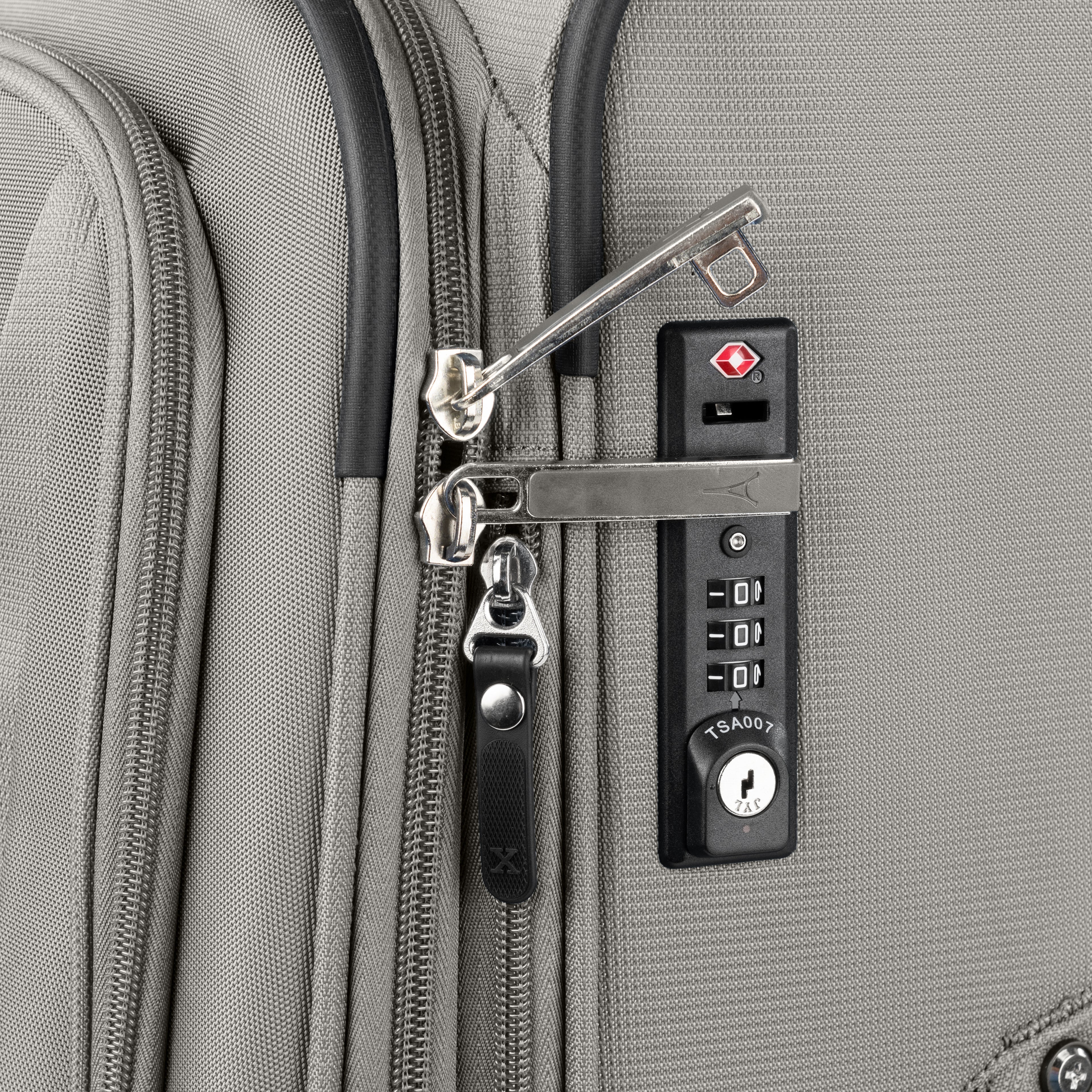 Maxlite® 5 Medium Expandable Soft Shell Spinner 69cm (69 x 47 x 29 cm)