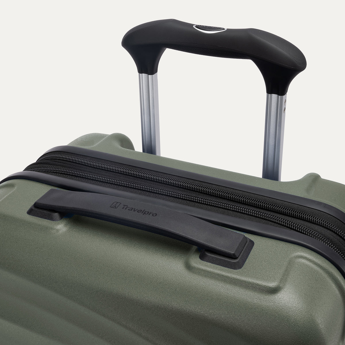 Maxlite® Air V2 Cabin Hard Shell Spinner (55.9 x 35.6 x 22.9 cm)