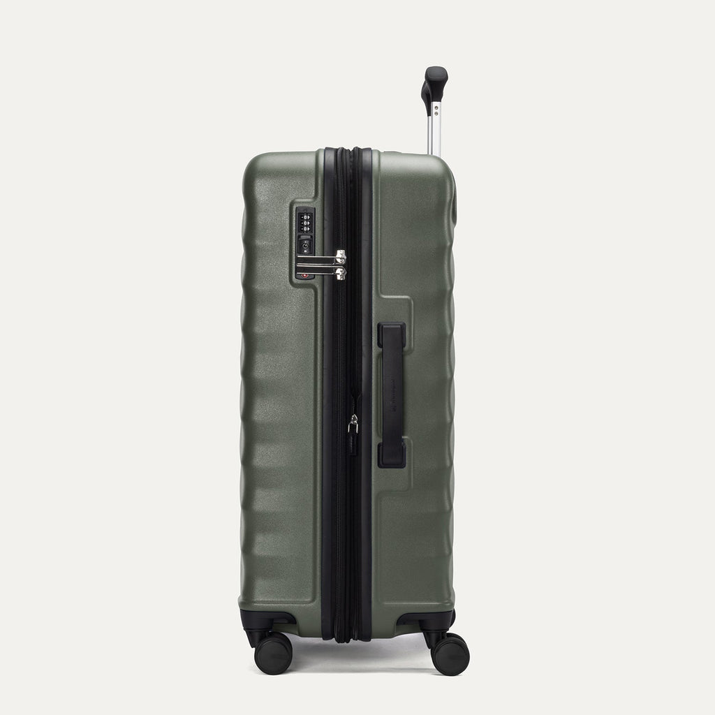 Maxlite® Air V2 Medium Check-In Hard Shell Spinner (69.8 x 44.5 x 27.9 cm)