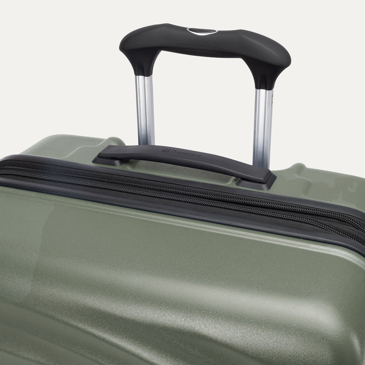 Maxlite® Air V2 Medium Check-In Hard Shell Spinner (69.8 x 44.5 x 27.9 cm)