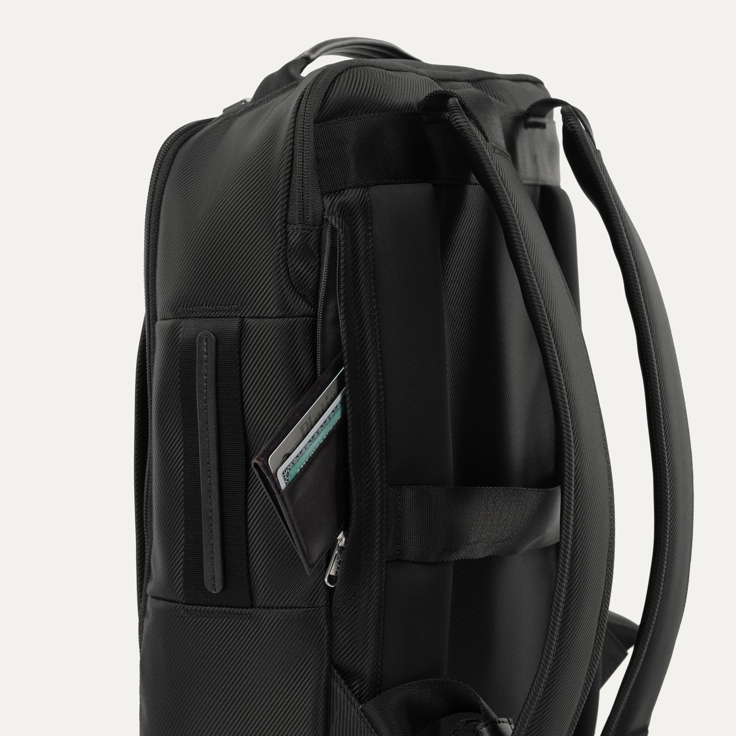 Travelpro® x Travel + Leisure® Slim Backpack (40 x 30 x 15 cm)