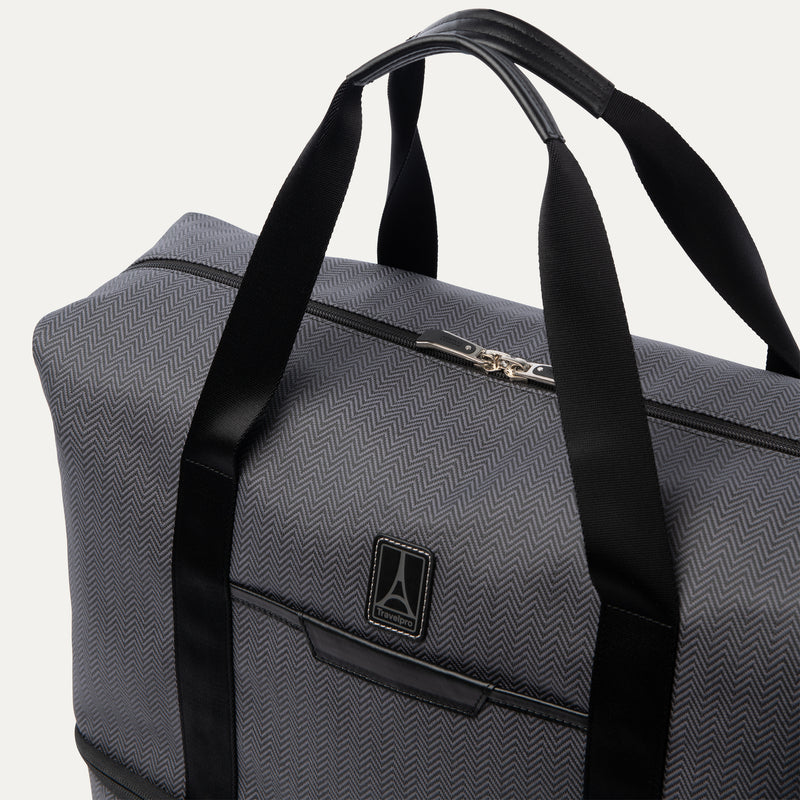 Travelpro® x Travel + Leisure® Drop-Bottom Weekender (38 x 47 x 23 cm )