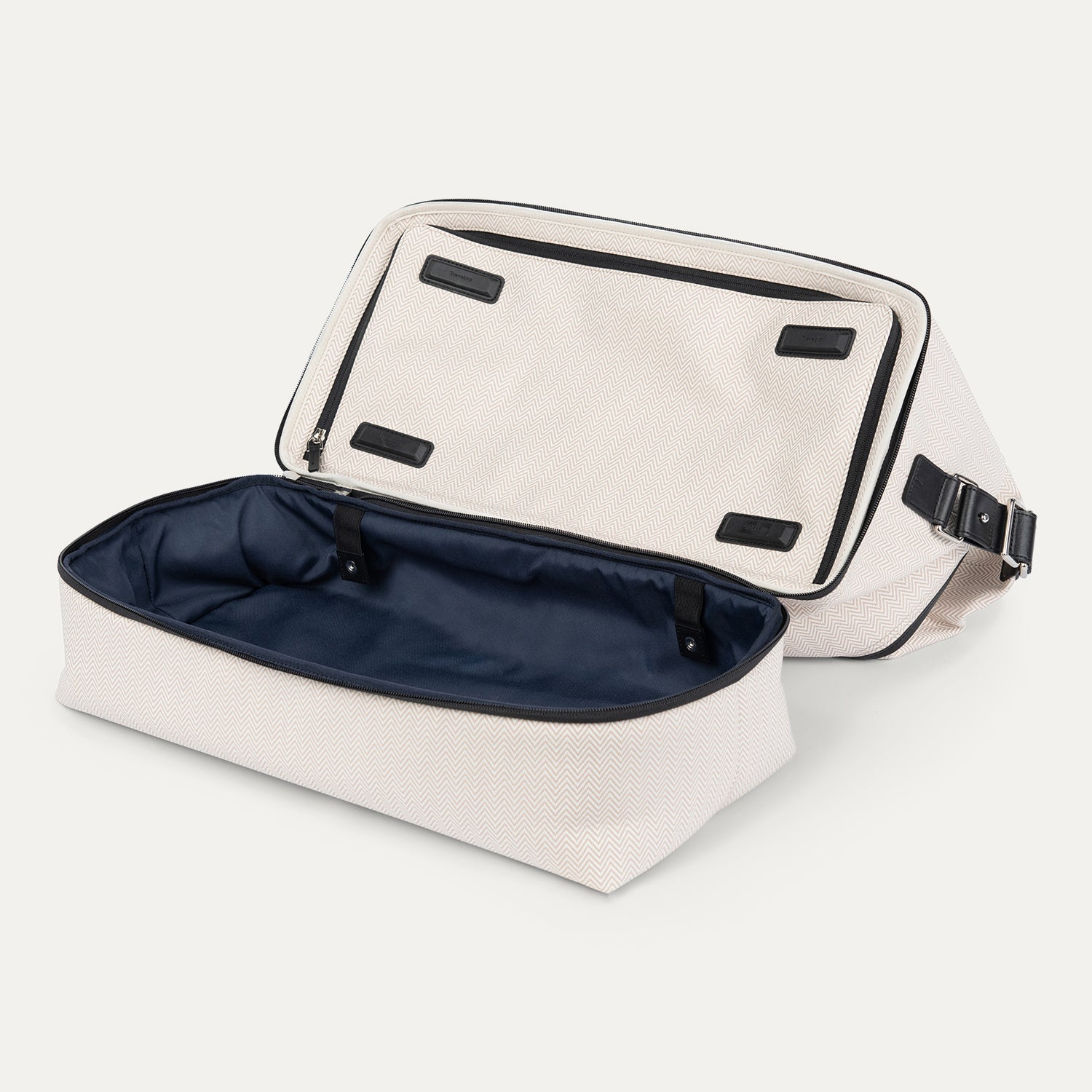 Travelpro® x Travel + Leisure® Drop-Bottom Weekender (38 x 47 x 23 cm )