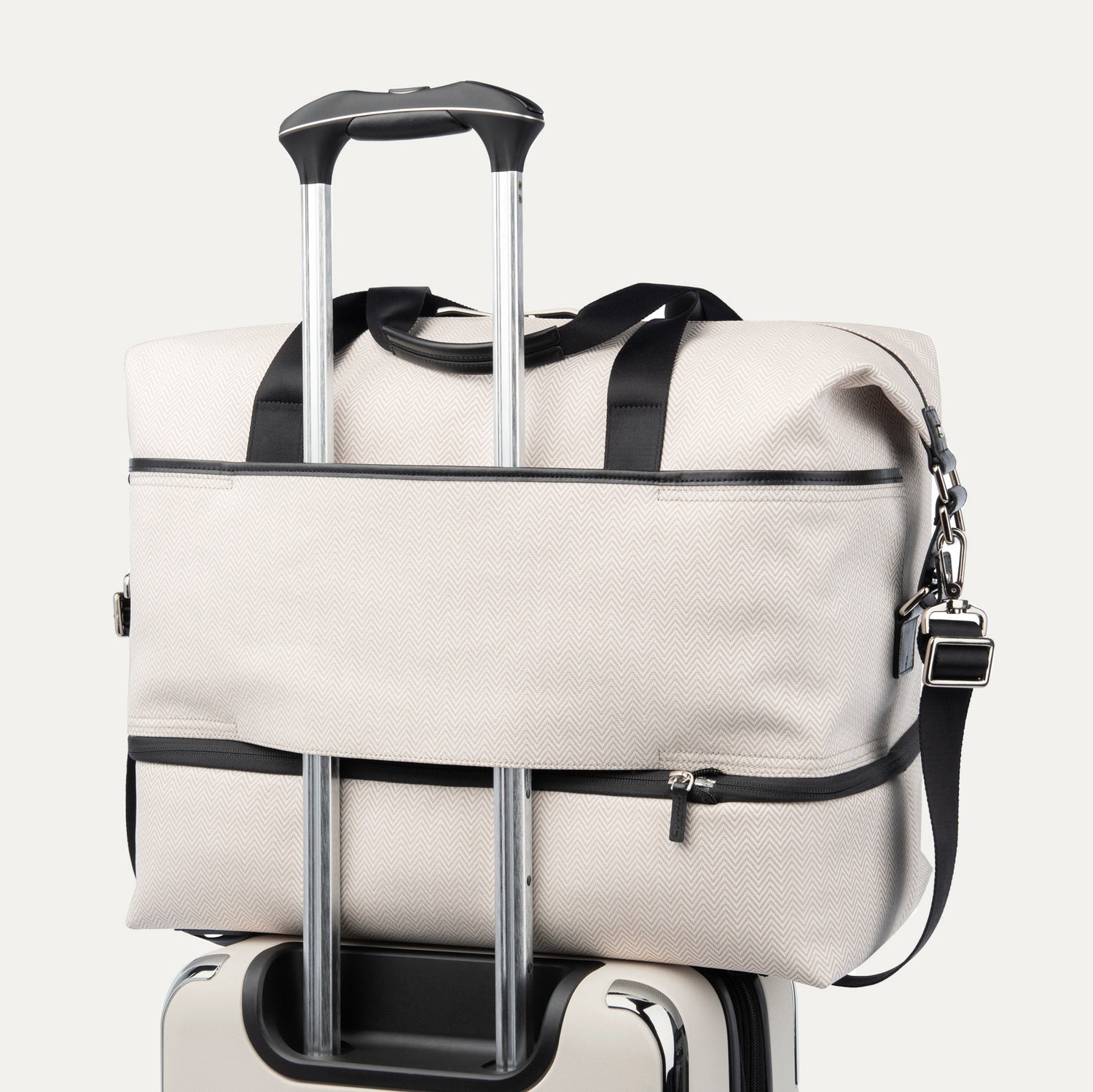Travelpro® x Travel + Leisure® Drop-Bottom Weekender (38 x 47 x 23 cm )
