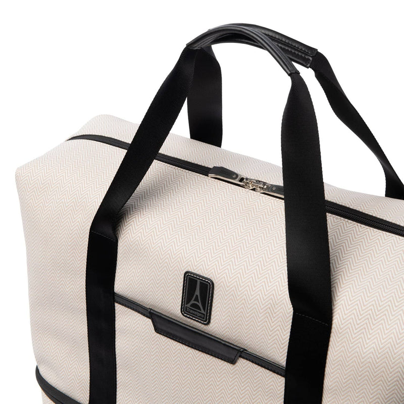 Travelpro® x Travel + Leisure® Weekender de fondo abatible