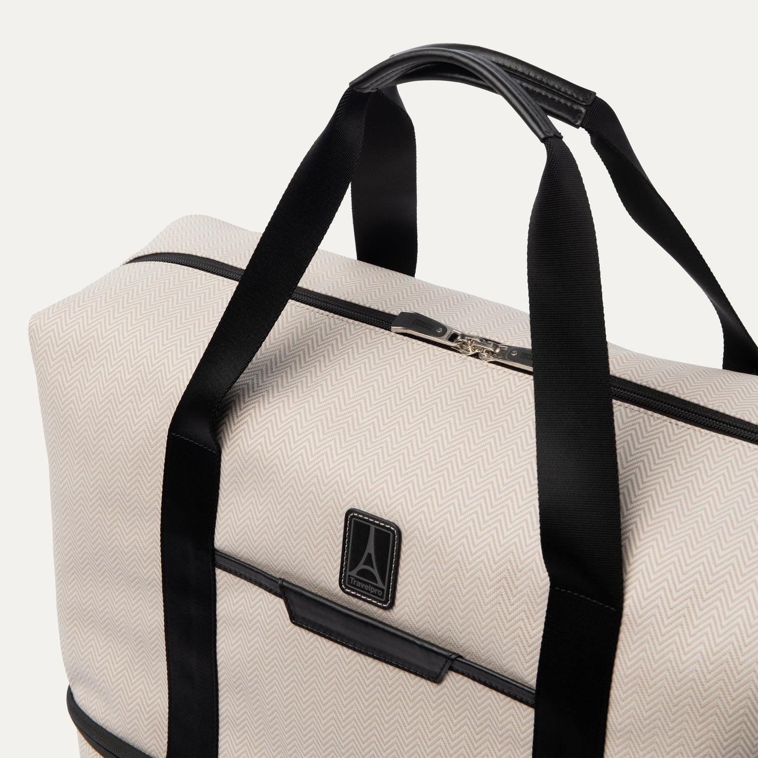 Travelpro® x Travel + Leisure® Drop-Bottom Weekender (38 x 47 x 23 cm )