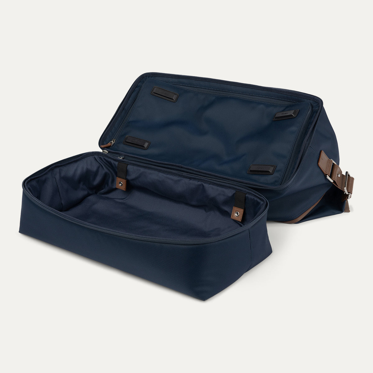 Travelpro® x Travel + Leisure® Drop-Bottom Weekender (38 x 47 x 23 cm )