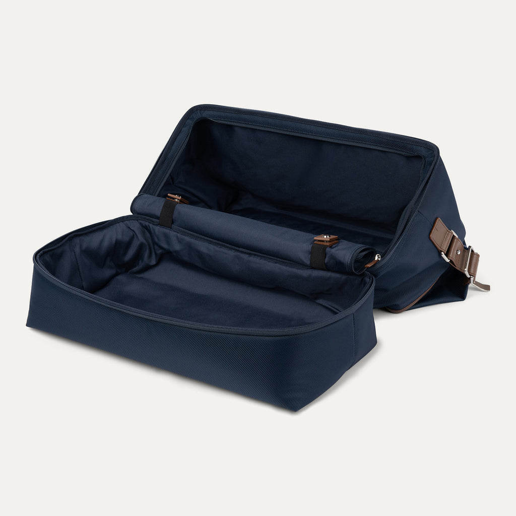Travelpro® x Travel + Leisure® Drop-Bottom Weekender (38 x 47 x 23 cm )