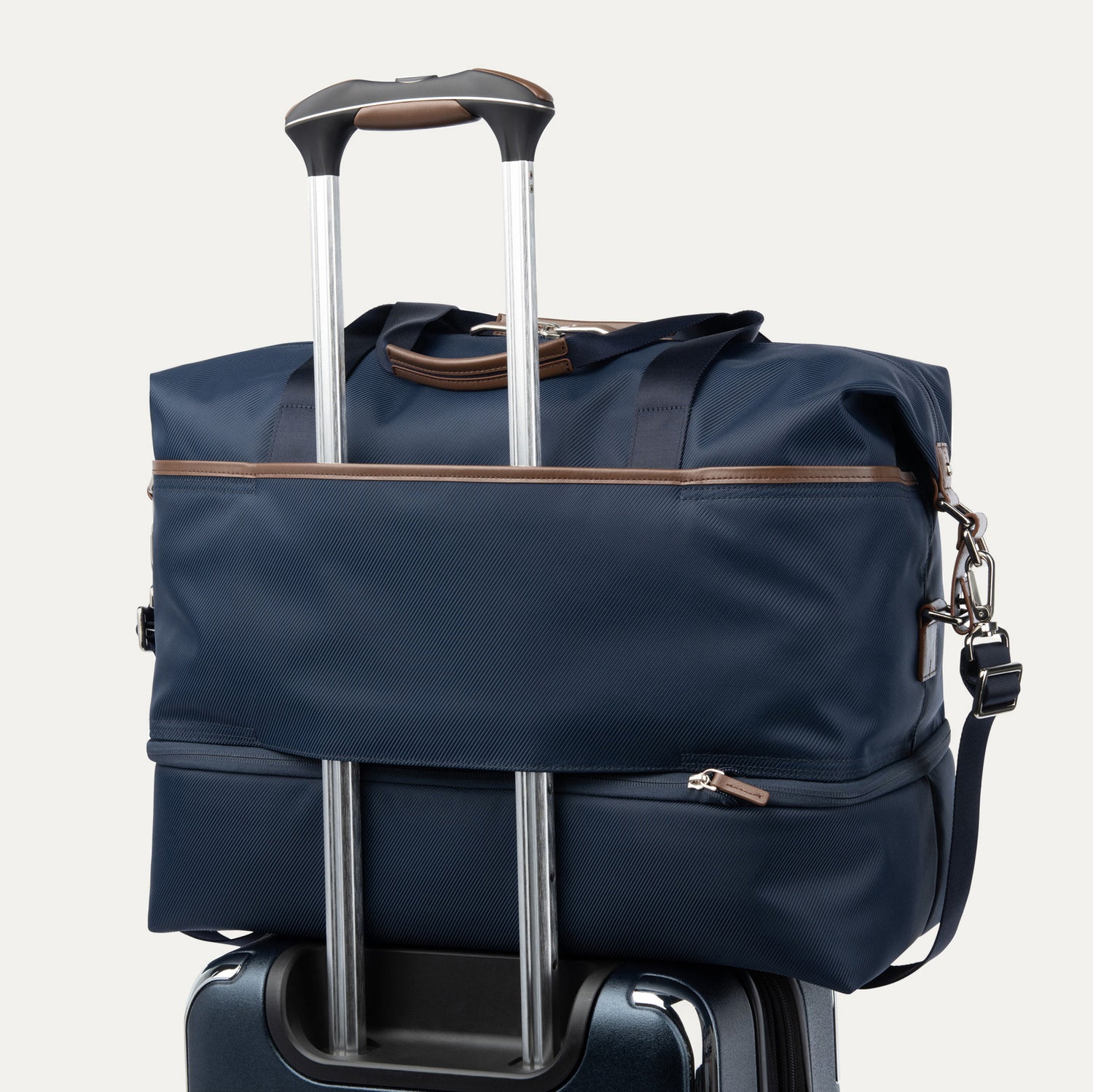 Travelpro® x Travel + Leisure® Drop-Bottom Weekender (38 x 47 x 23 cm )