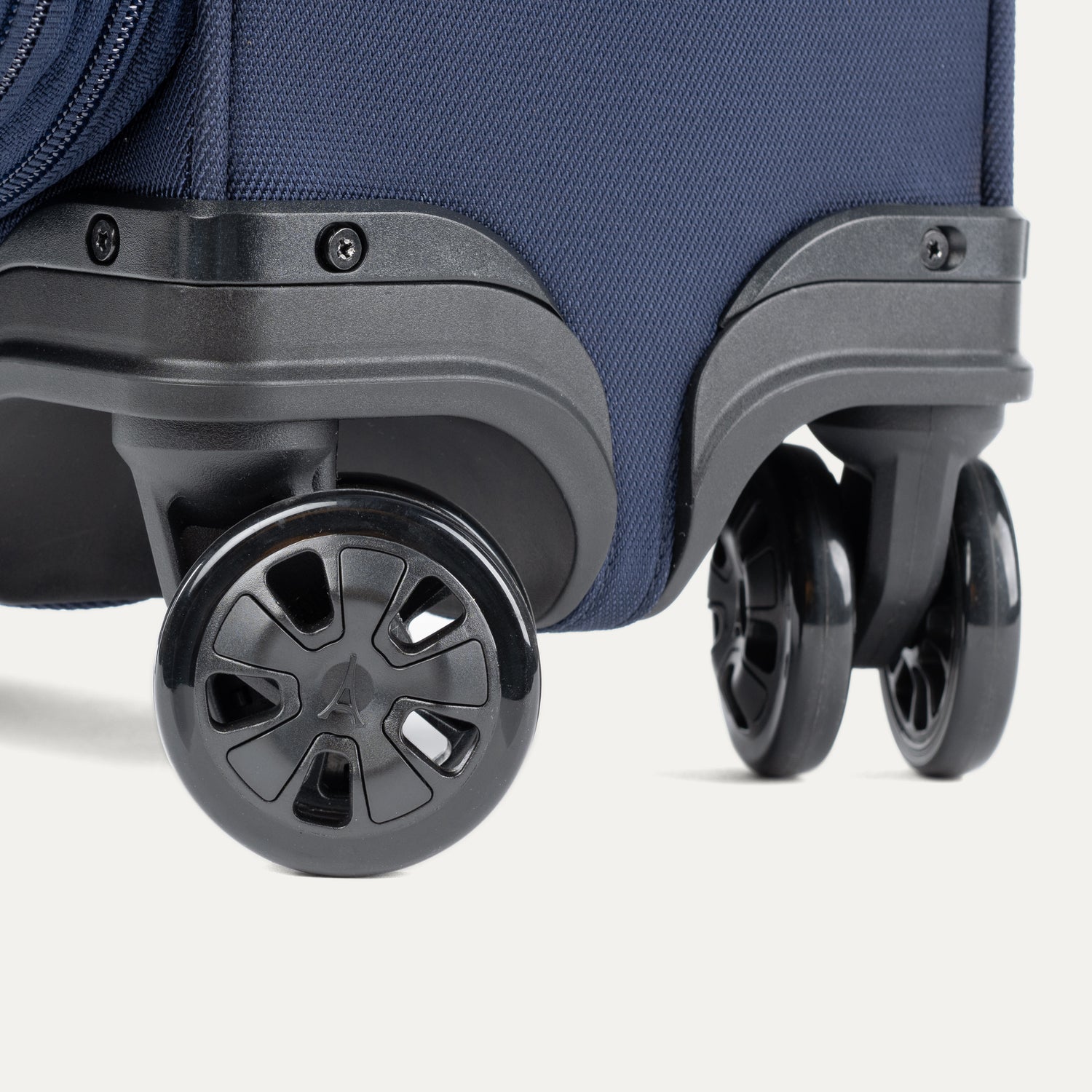 Crew™ Classic Compact Expandable Cabin Spinner 56cm (56 x 36 x 23 cm)
