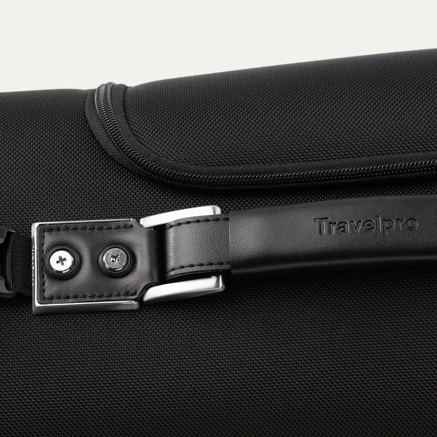 Platinum® Elite Rollende Kleidertasche (61 x 62 x 27 cm)