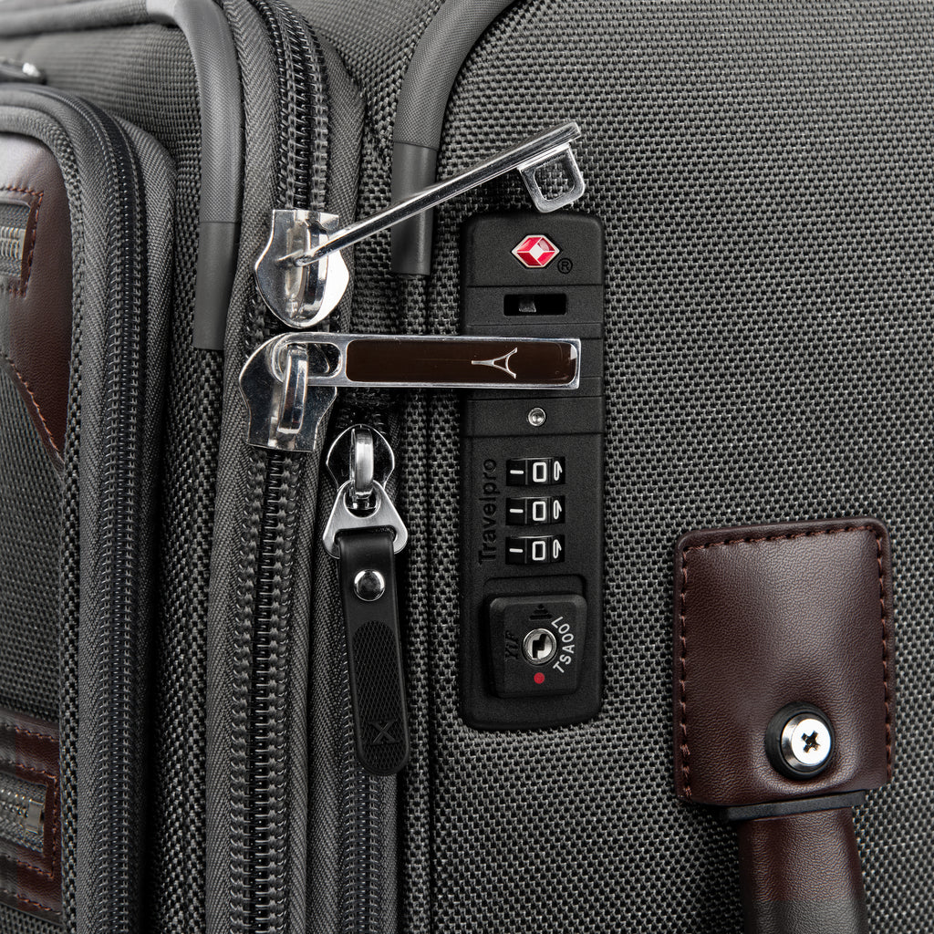 Platinum® Elite Slim Expandable Carry-On Spinner (55 x 40 x 20 cm)