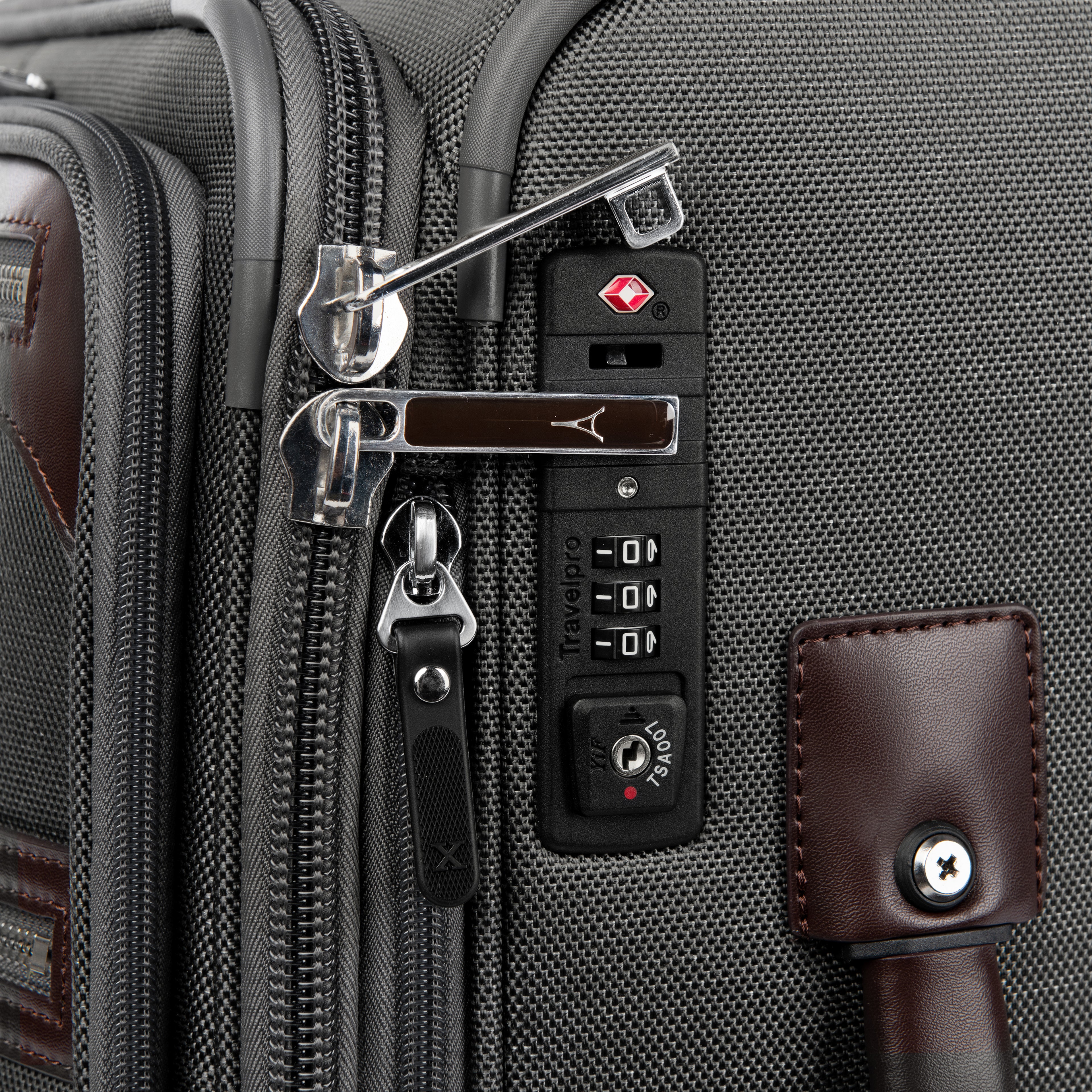 Platinum® Elite Slim Expandable Carry-On Spinner (55 x 40 x 20 cm)