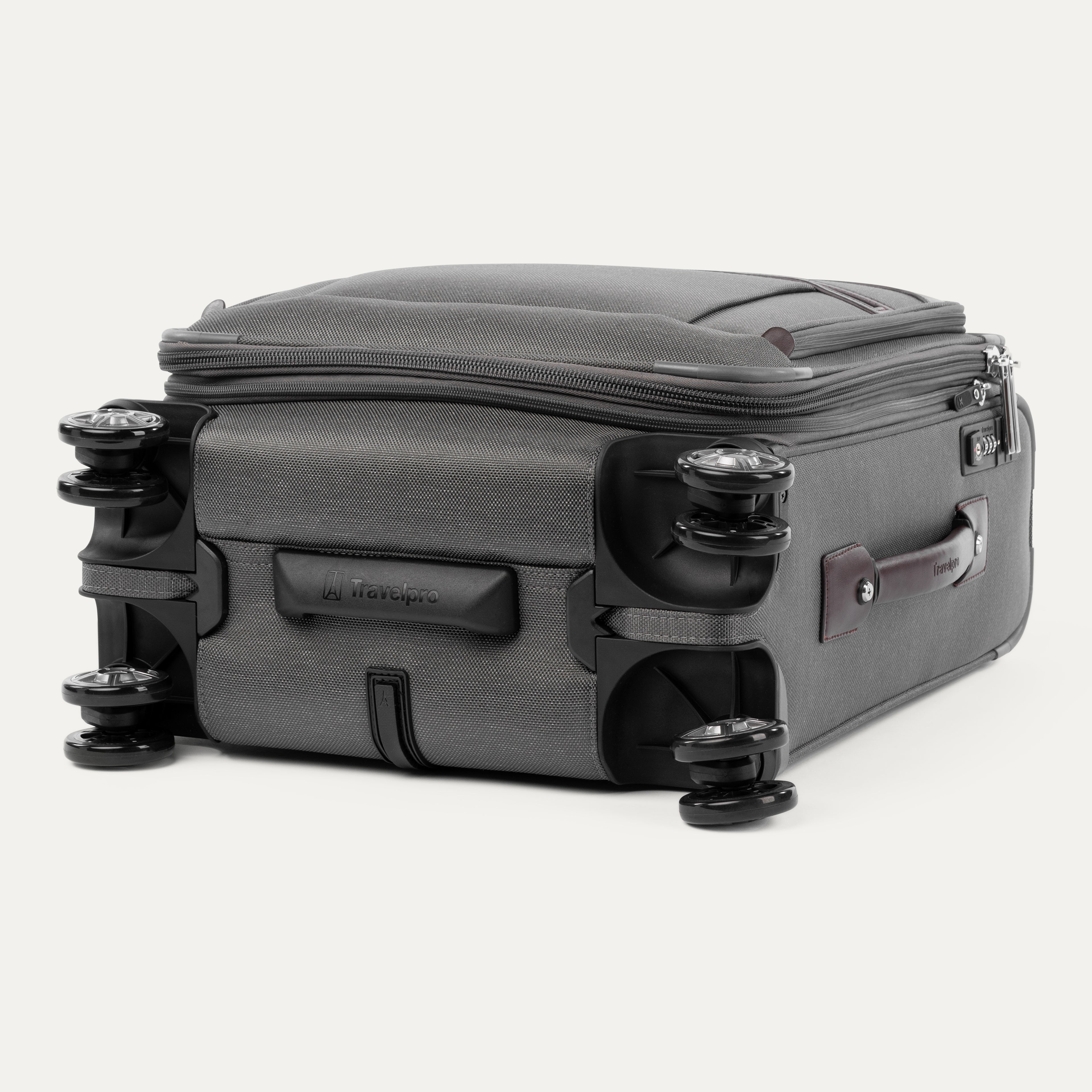 Platinum® Elite Slim Expandable Carry-On Spinner (55 x 40 x 20 cm)