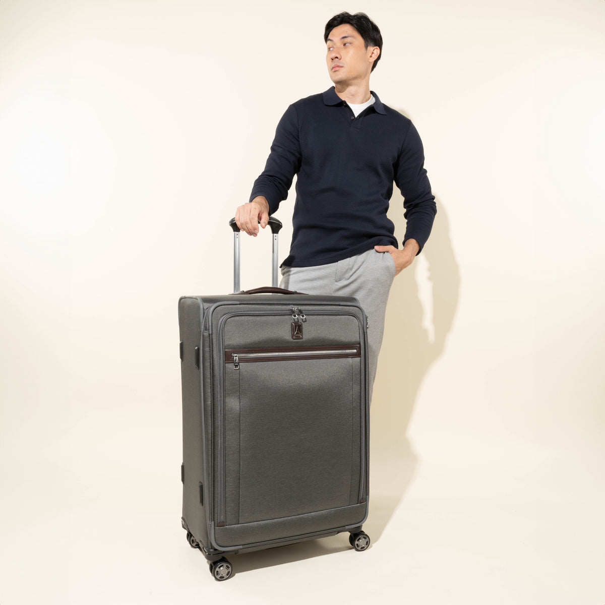 Platinum® Elite Large Expandable Soft Shell Spinner 83cm (83 x 53 x 33 cm)