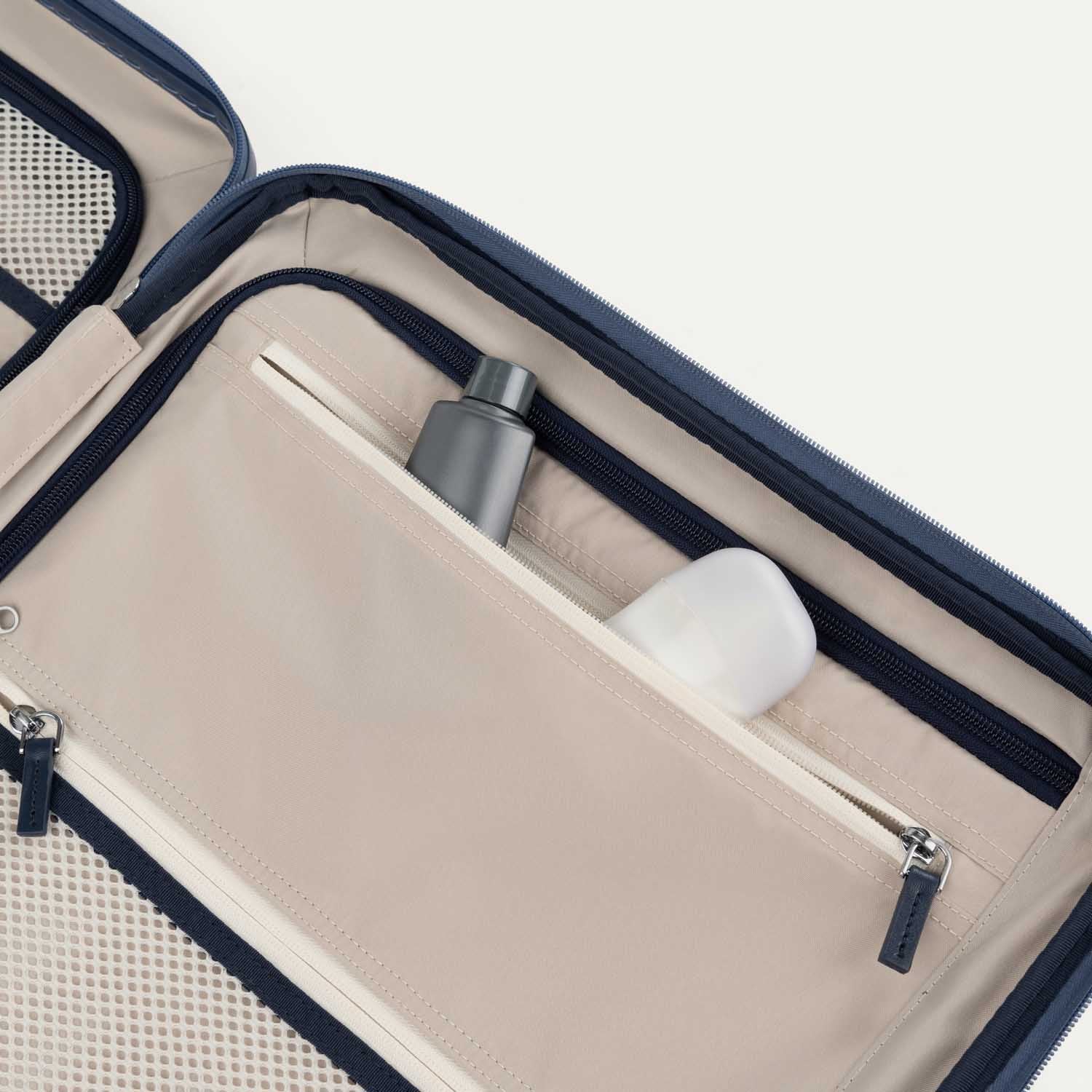 Platinum® Elite Expandable Cabin Hard Shell Spinner 55cm (55 x 40 x 20cm)