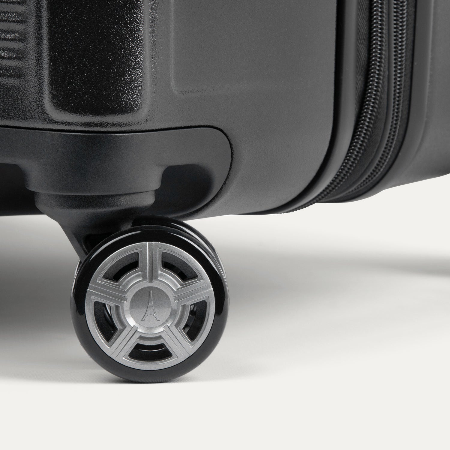 Platinum® Elite Large Expandable Hard Shell Spinner 76cm (76 x 46 x 34cm)