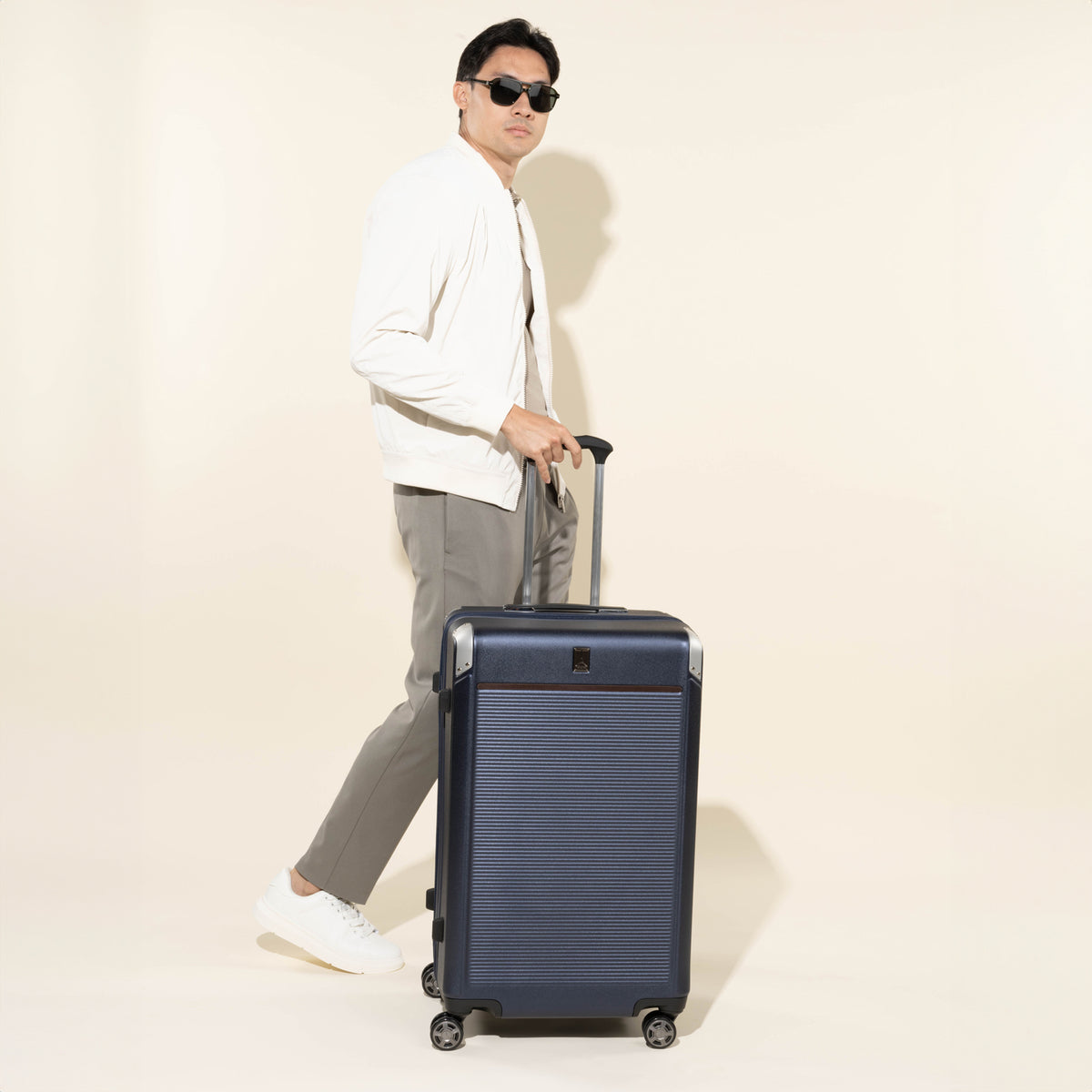 Platinum® Elite Large Expandable Hard Shell Spinner 76cm (76 x 46 x 34cm)