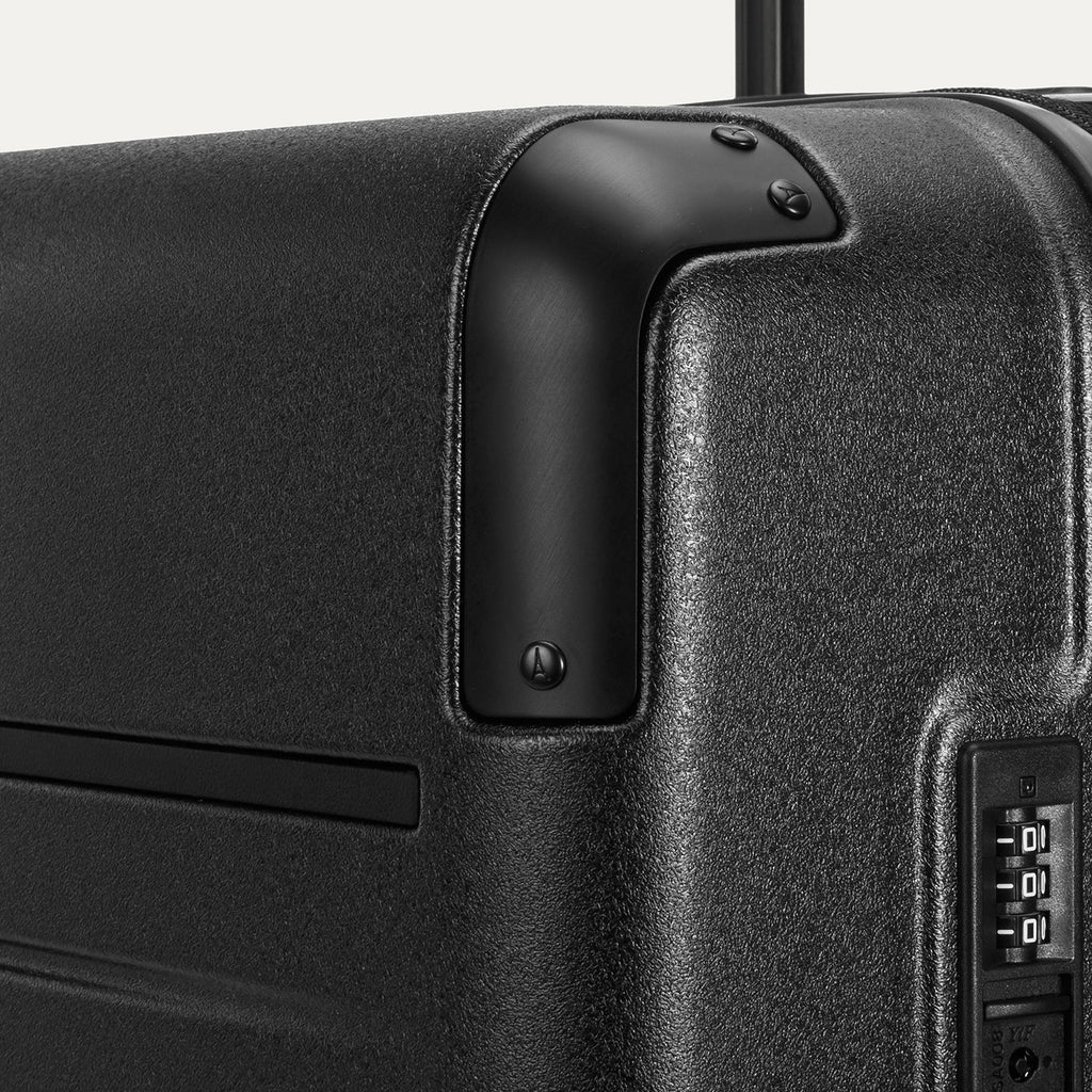 Platinum® Elite Medium Check-In Hardshell Spinner V2 (69.8 x 44.5 x 29.8 cm)