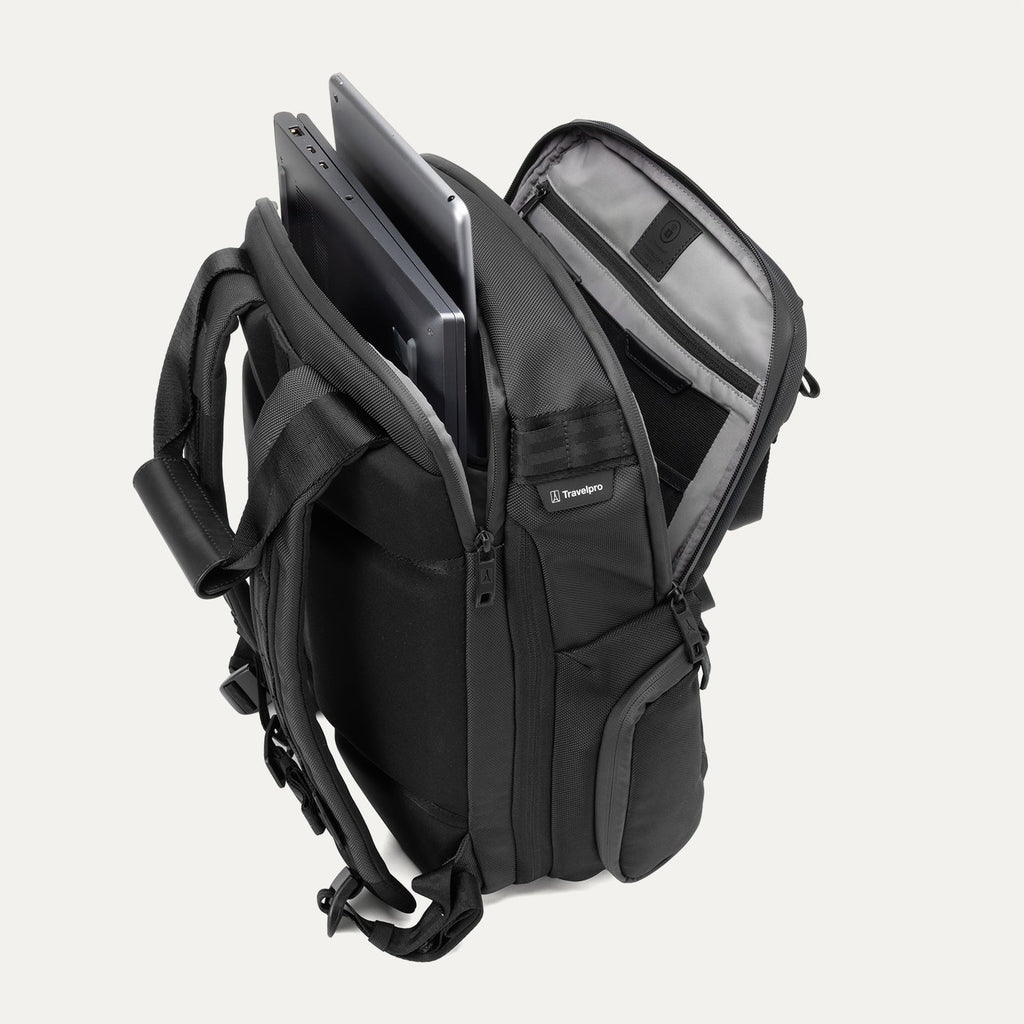 Travelpro® Altitude™ Medium Expandable Laptop Backpack 25-30L (43 x 37 x 22 cm)