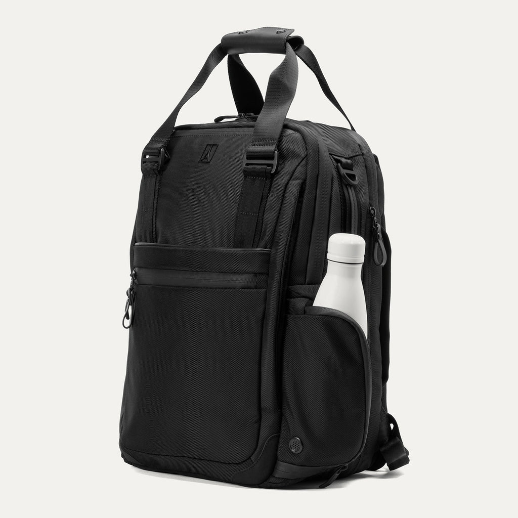 Travelpro® Altitude™ Medium Expandable Laptop Backpack 25-30L (43 x 37 x 22 cm)