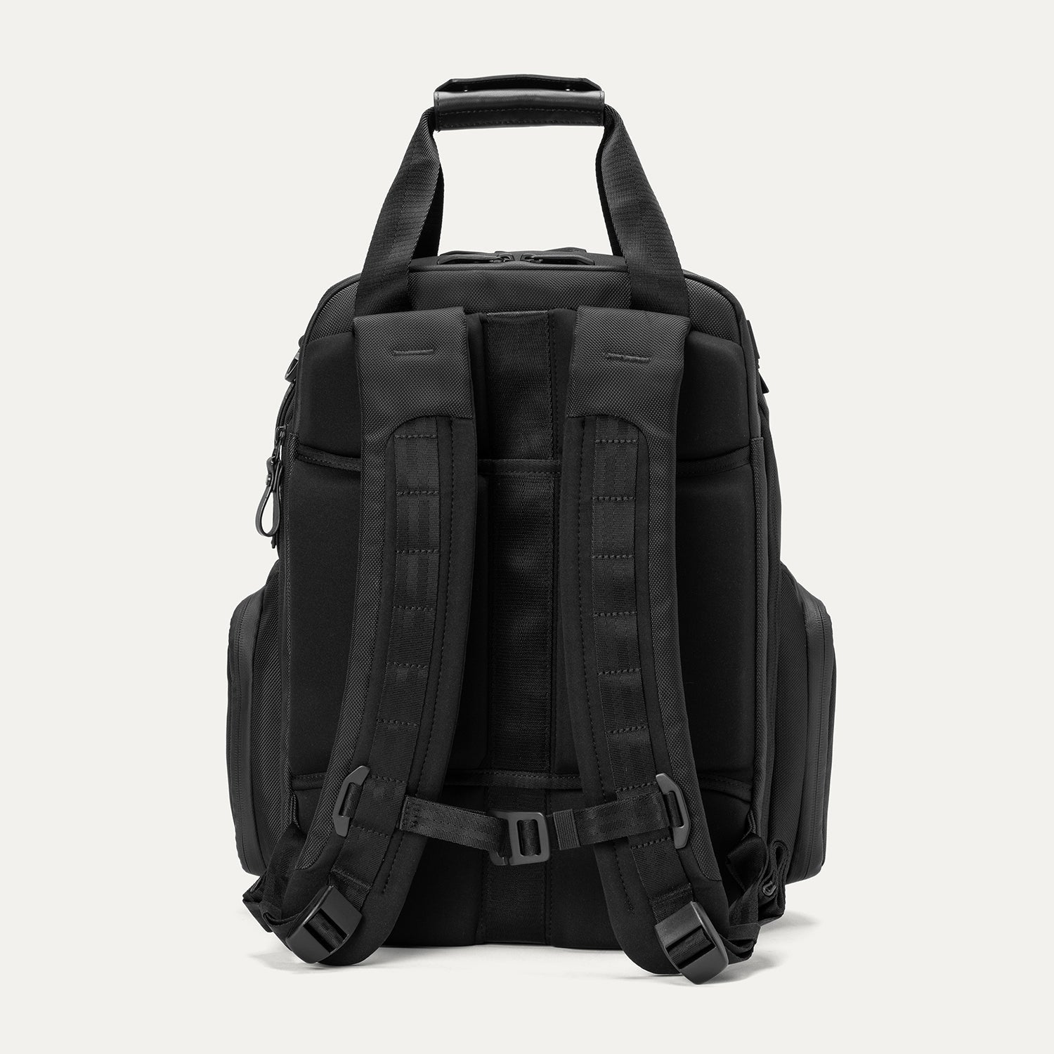 Travelpro® Altitude™ Medium Expandable Laptop Backpack 25-30L (43 x 37 x 22 cm)