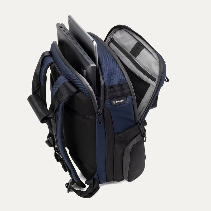 Travelpro® Altitude™ Medium Expandable Laptop Backpack 25-30L (43 x 37 x 22 cm)