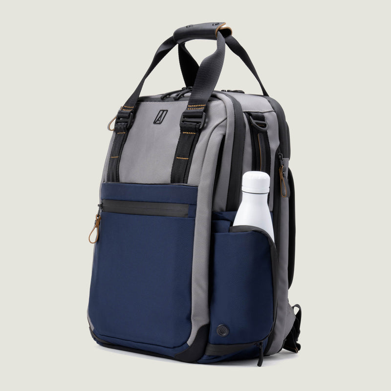 Travelpro® Altitude™ Medium Expandable Laptop Backpack 25-30L (43 x 37 x 22 cm)