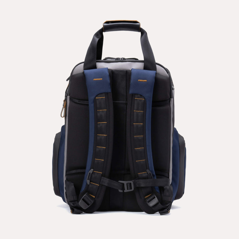 Travelpro® Altitude™ Medium Expandable Laptop Backpack 25-30L (43 x 37 x 22 cm)