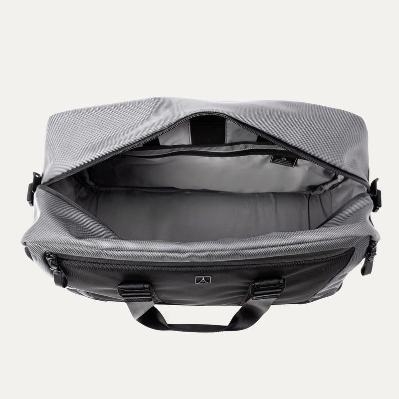 Travelpro® Altitude™ Double Expansion Duffel (32 x 49 x 23 cm)