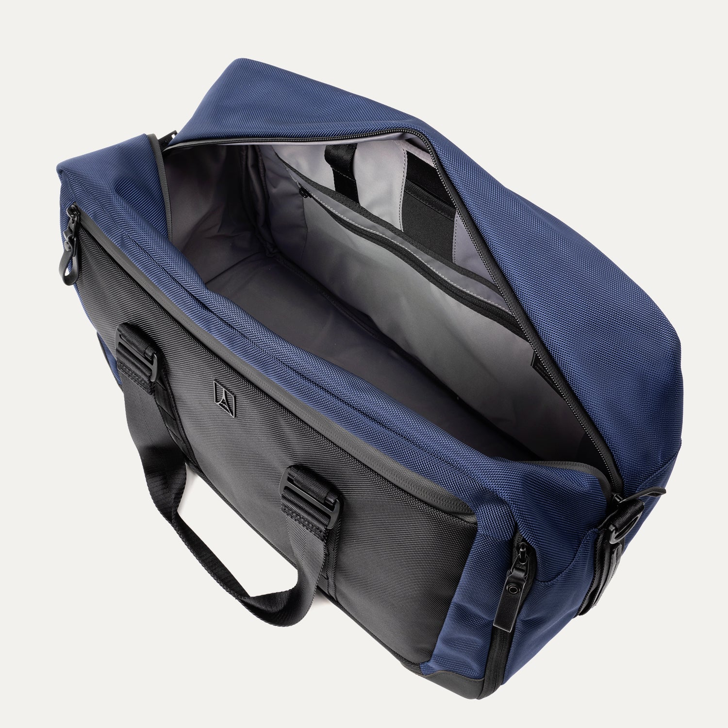 Travelpro® Altitude™ Double Expansion Duffel (32 x 49 x 23 cm)