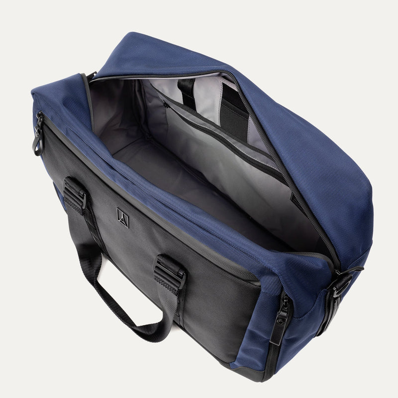 Travelpro® Altitude™ Double Expansion Duffel (32 x 49 x 23 cm)