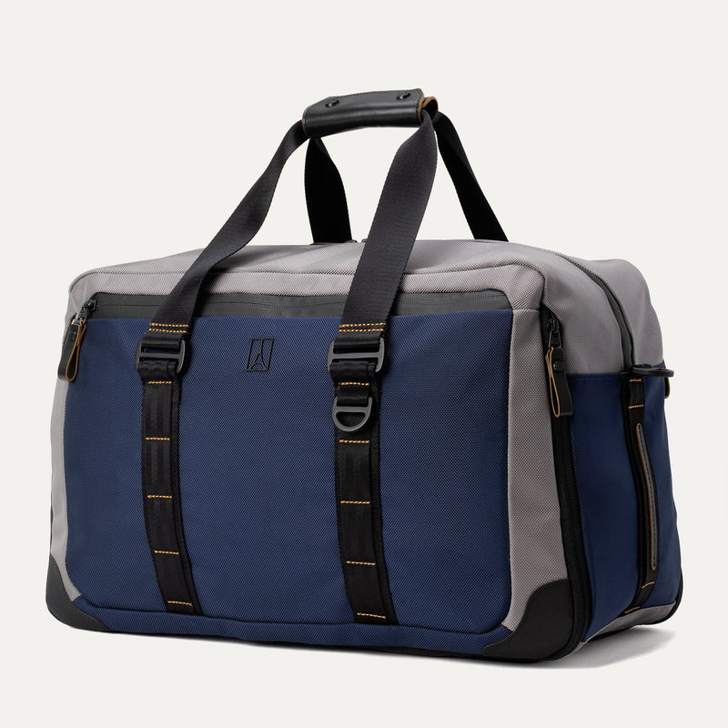 Travelpro® Altitude™ Double Expansion Duffel (32 x 49 x 23 cm)