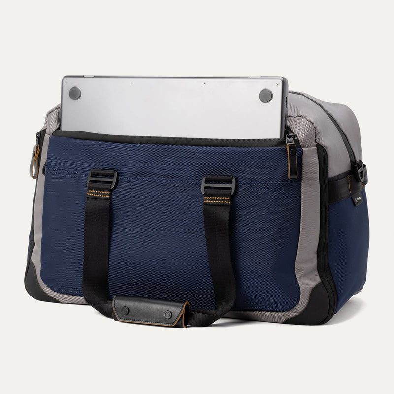 Travelpro® Altitude™ Double Expansion Duffel (32 x 49 x 23 cm)