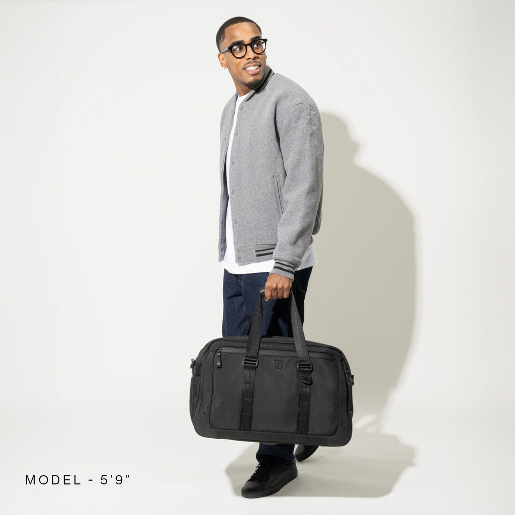 Travelpro® Altitude™ Doppelt erweiterbare Reisetasche (32 x 49 x 23 cm)