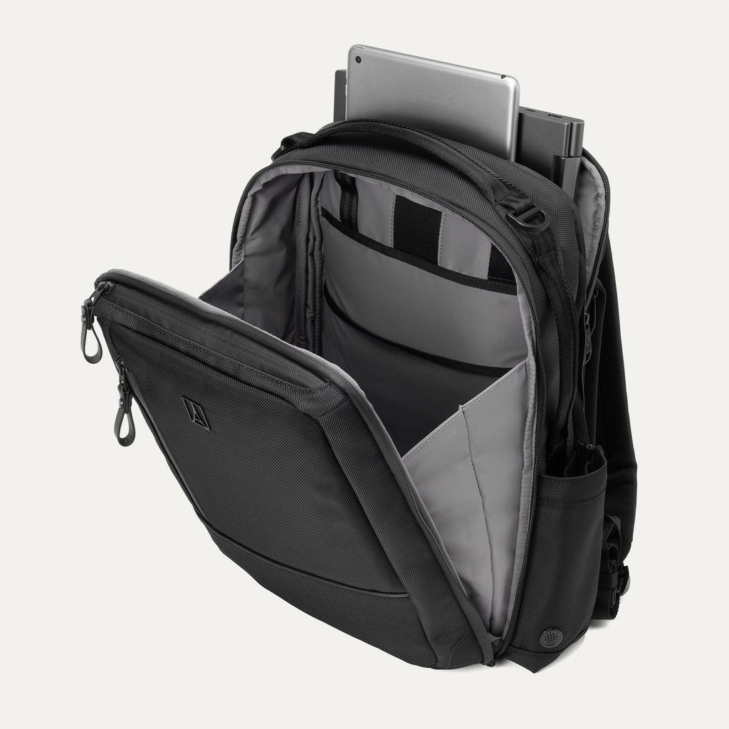 Travelpro® Altitude™ Slim Expandable Laptop Backpack 20-24L (41 x 34 x 20 cm)