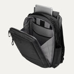 Travelpro® Altitude™ Slim Expandable Laptop Backpack 20-24L (41 x 34 x 20 cm)