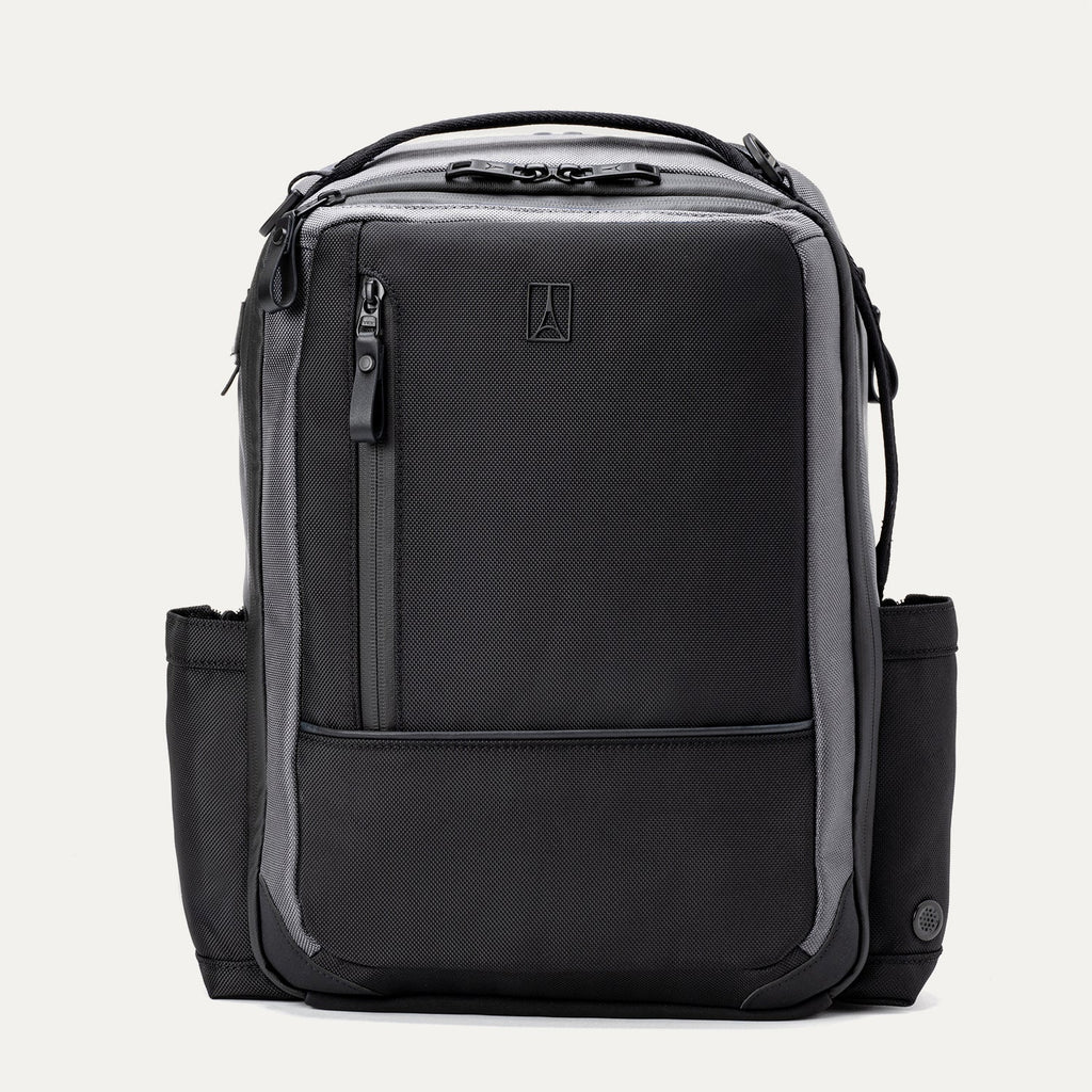 Travelpro® Altitude™ Slim Expandable Laptop Backpack 20-24L (41 x 34 x 20 cm)