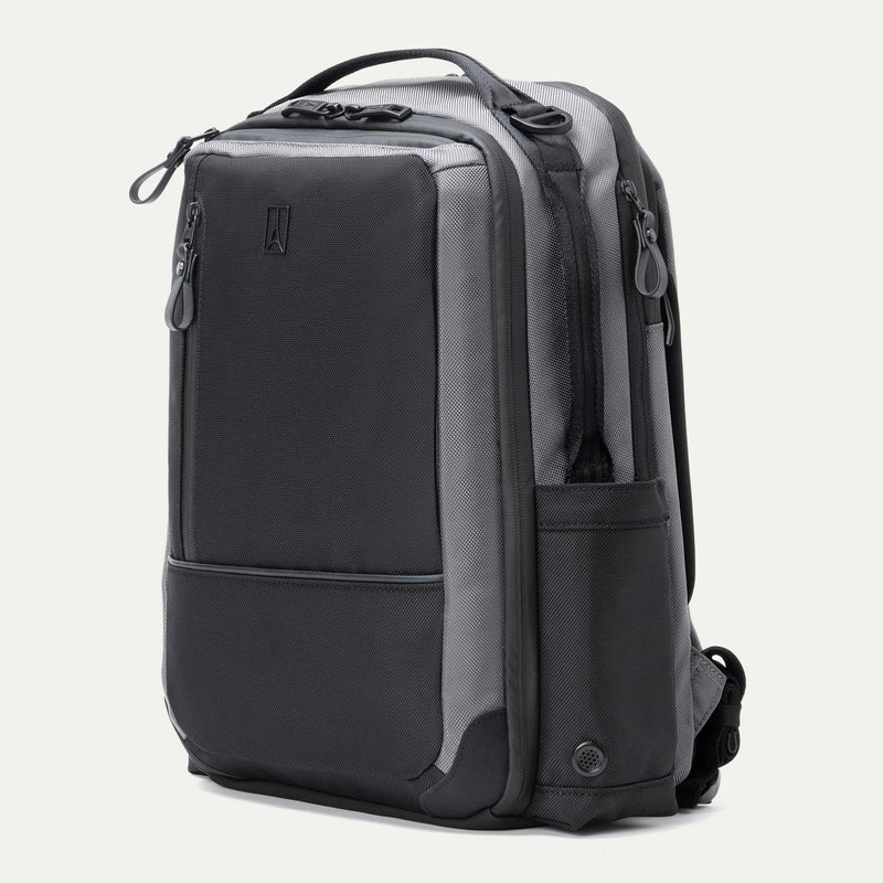 Travelpro® Altitude™ Slim Expandable Laptop Backpack 20-24L (41 x 34 x 20 cm)