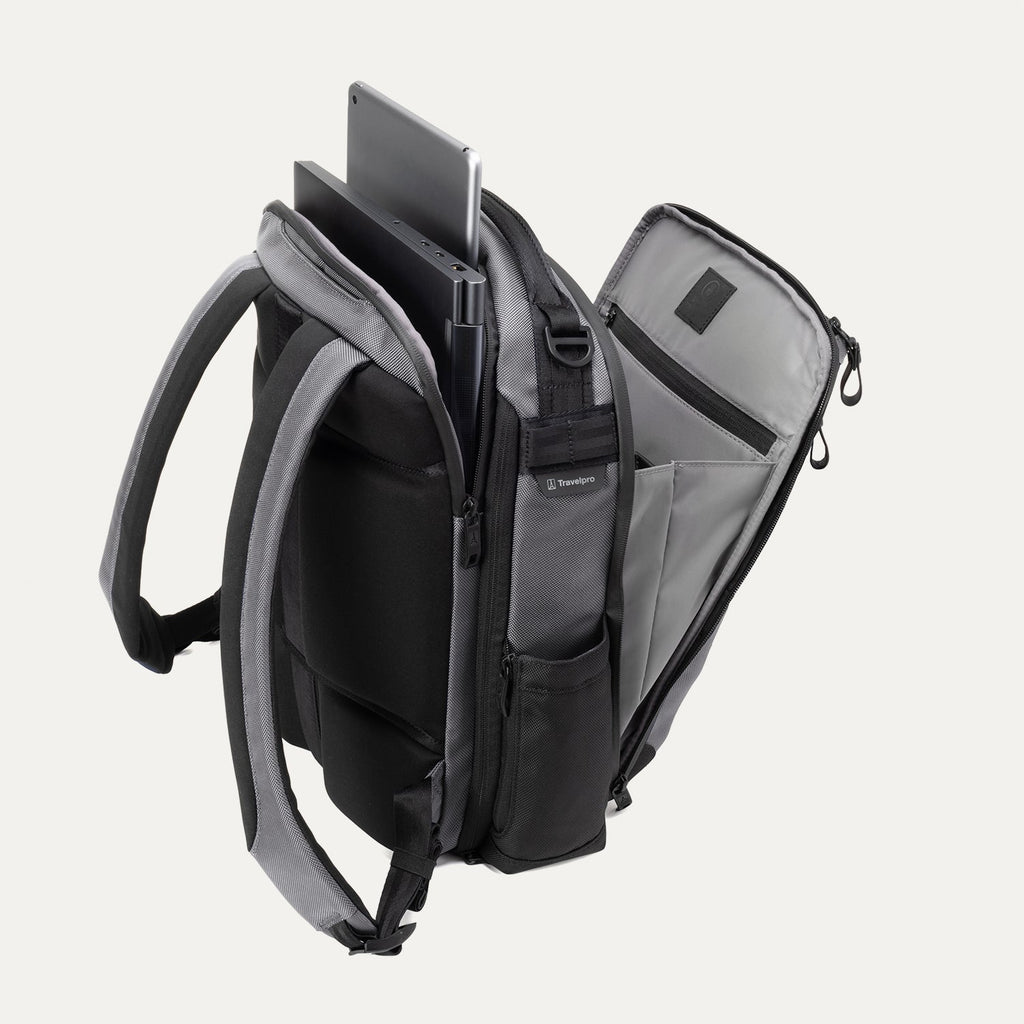 Travelpro® Altitude™ Slim Expandable Laptop Backpack 20-24L (41 x 34 x 20 cm)