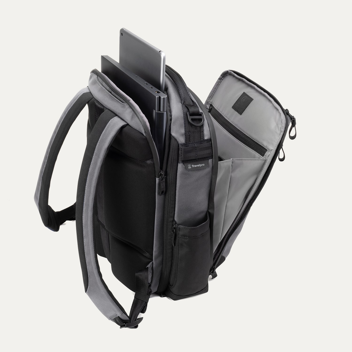 Travelpro® Altitude™ Slim Expandable Laptop Backpack 20-24L (41 x 34 x 20 cm)