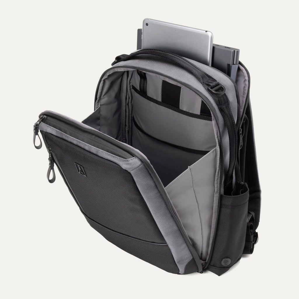 Travelpro® Altitude™ Slim Expandable Laptop Backpack 20-24L (41 x 34 x 20 cm)