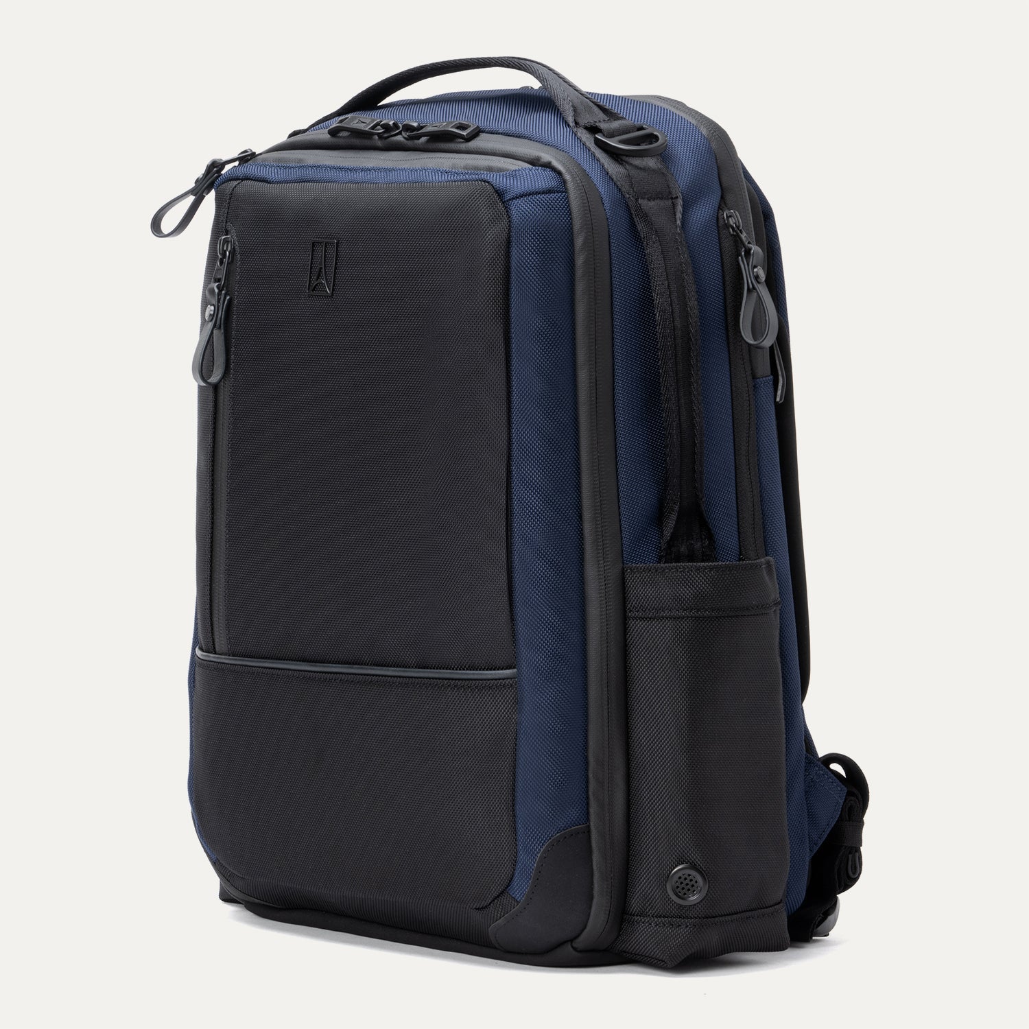 Travelpro® Altitude™ Slim Expandable Laptop Backpack 20-24L (41 x 34 x 20 cm)