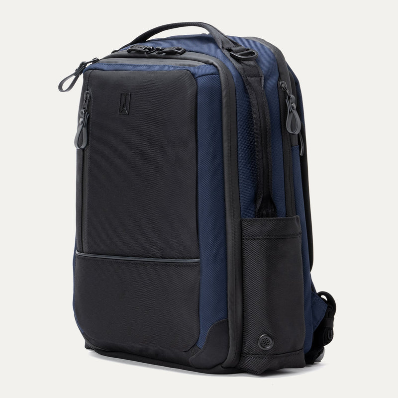 Travelpro® Altitude™ Slim Expandable Laptop Backpack 20-24L (41 x 34 x 20 cm)