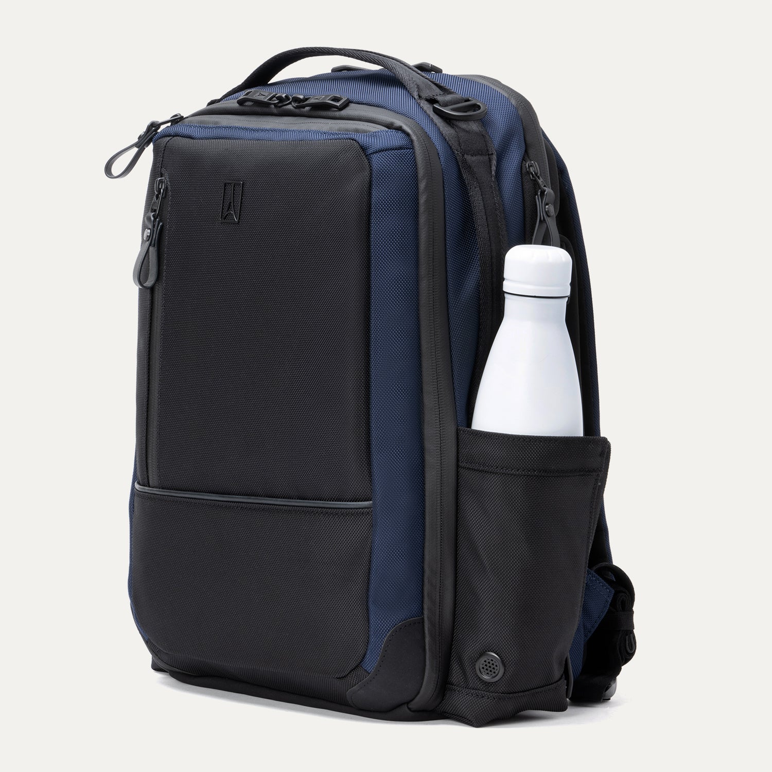 Travelpro® Altitude™ Slim Expandable Laptop Backpack 20-24L (41 x 34 x 20 cm)