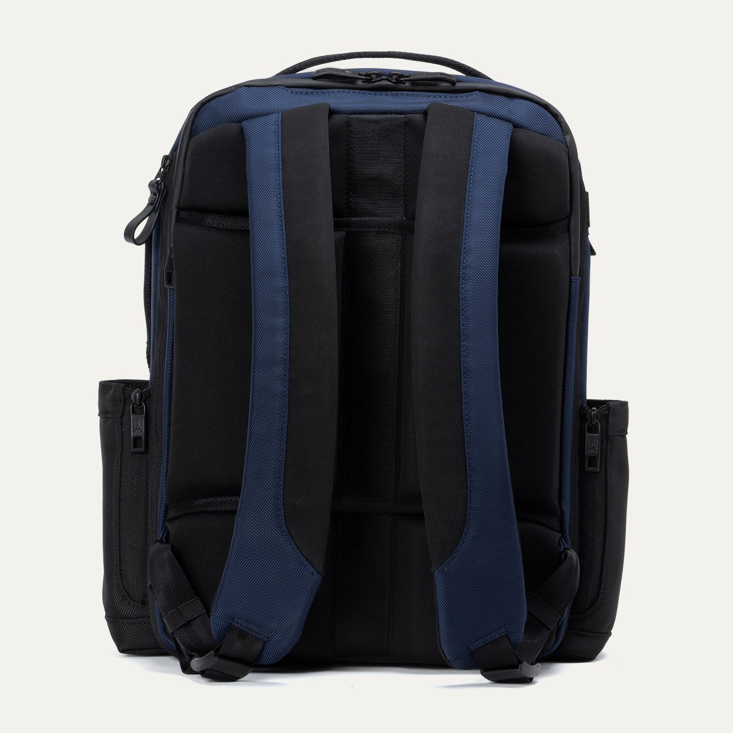 Travelpro® Altitude™ Slim Expandable Laptop Backpack 20-24L (41 x 34 x 20 cm)