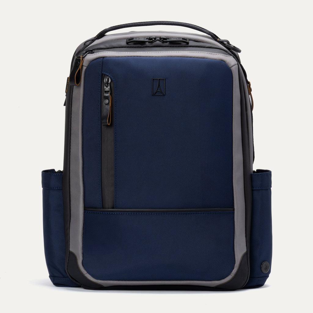 Travelpro® Altitude™ Slim Expandable Laptop Backpack 20-24L (41 x 34 x 20 cm)