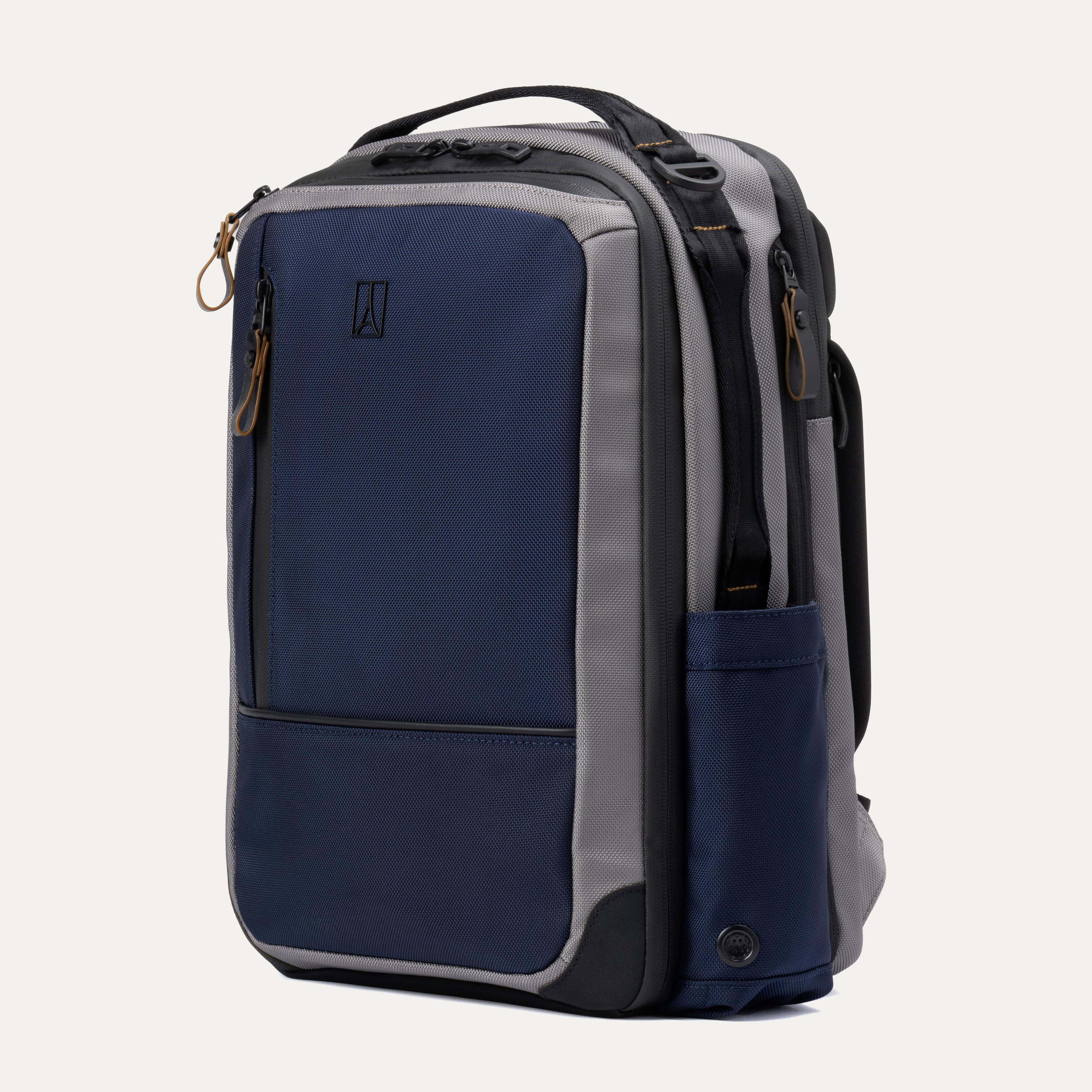 Travelpro® Altitude™ Slim Expandable Laptop Backpack 20-24L (41 x 34 x 20 cm)