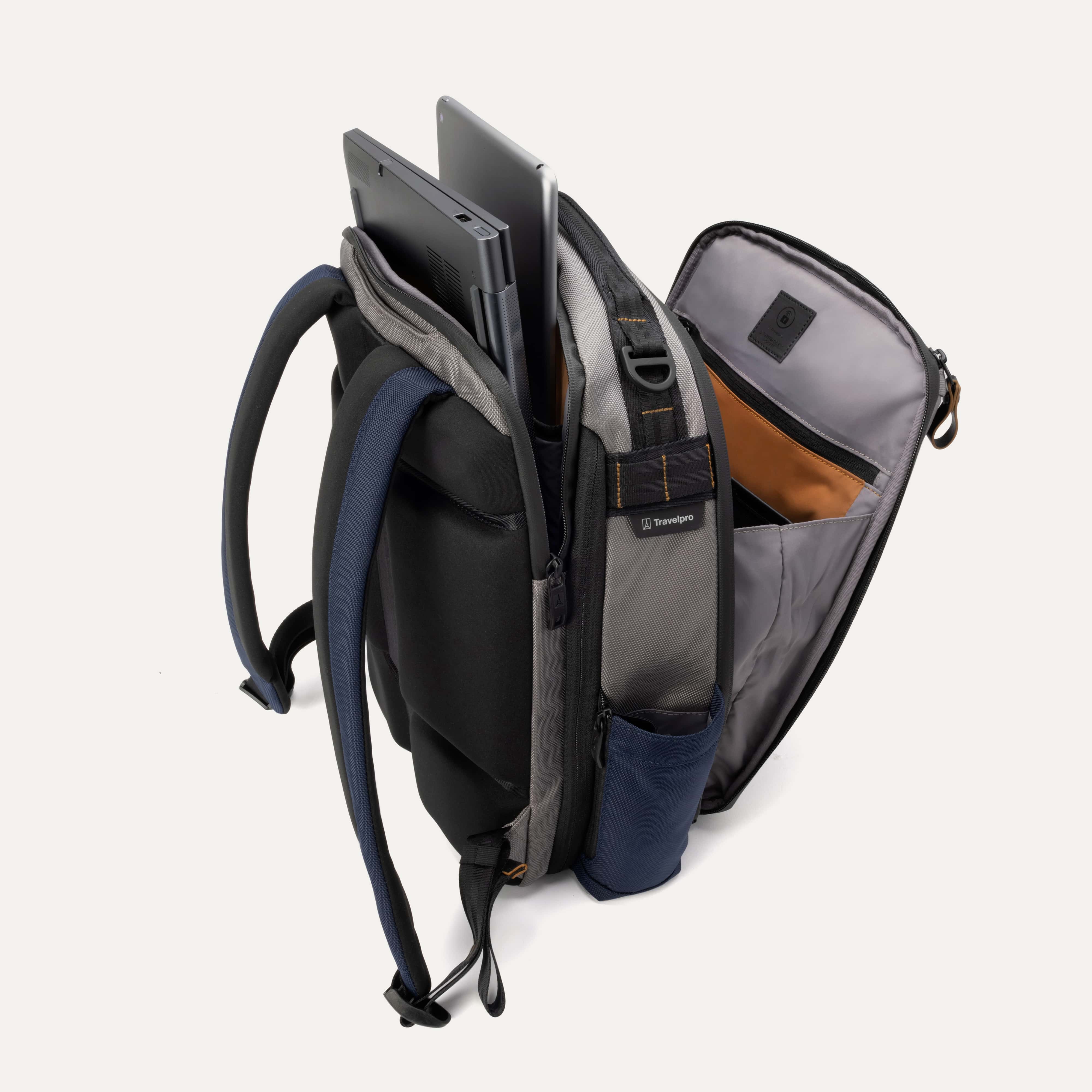 Travelpro® Altitude™ Slim Expandable Laptop Backpack 20-24L (41 x 34 x 20 cm)